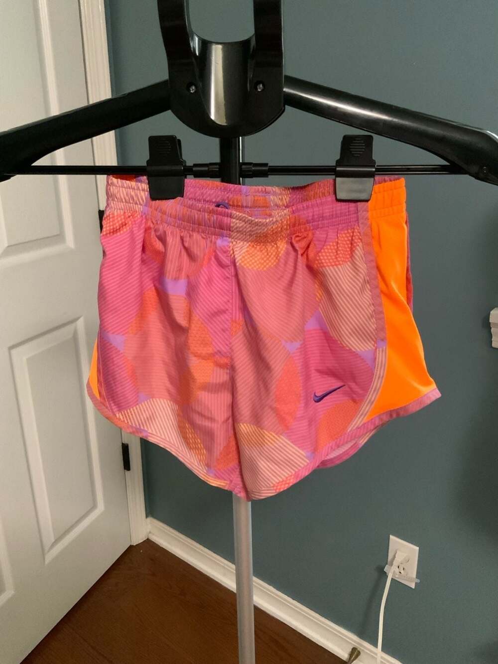Nike Dri-Fit Shorts Girls Size S Pink Orange Geometric
